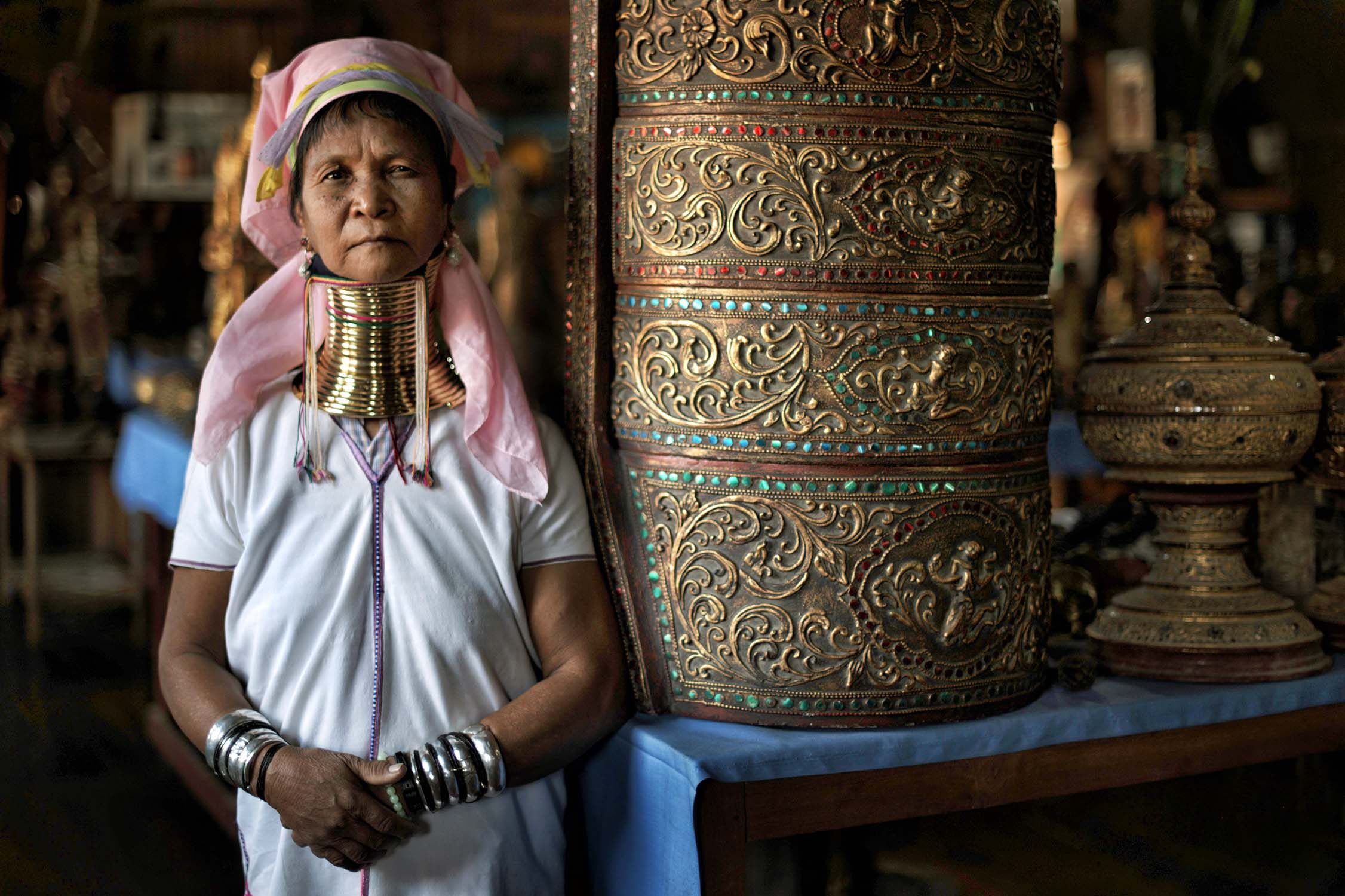 Uzun boyunlu kadınlar